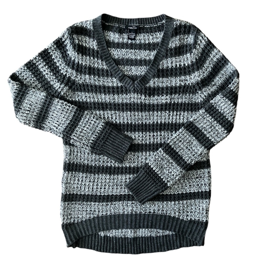 RUE 21 Women’s Pullover Sweater Gray/White Stripe V Neck High-Low Size Large